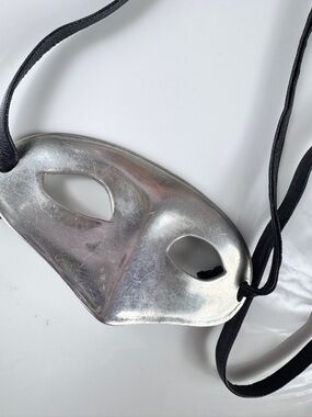 Christopher Ross Belt Buckle Mask